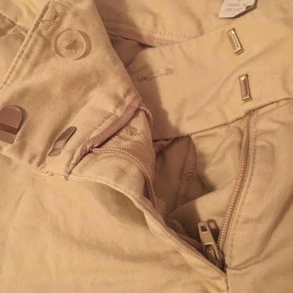 New York and Company size 0 (women’s) khaki shorts - Picture 4 of 5